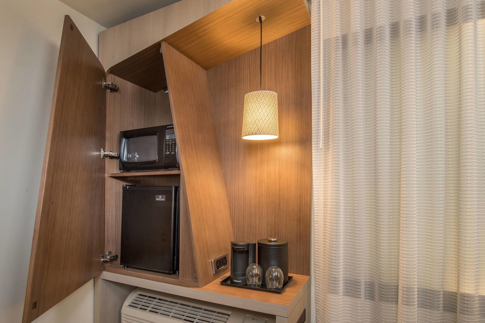 Отель Courtyard By Marriott Atlanta Alpharetta/Avalon Area Экстерьер фото