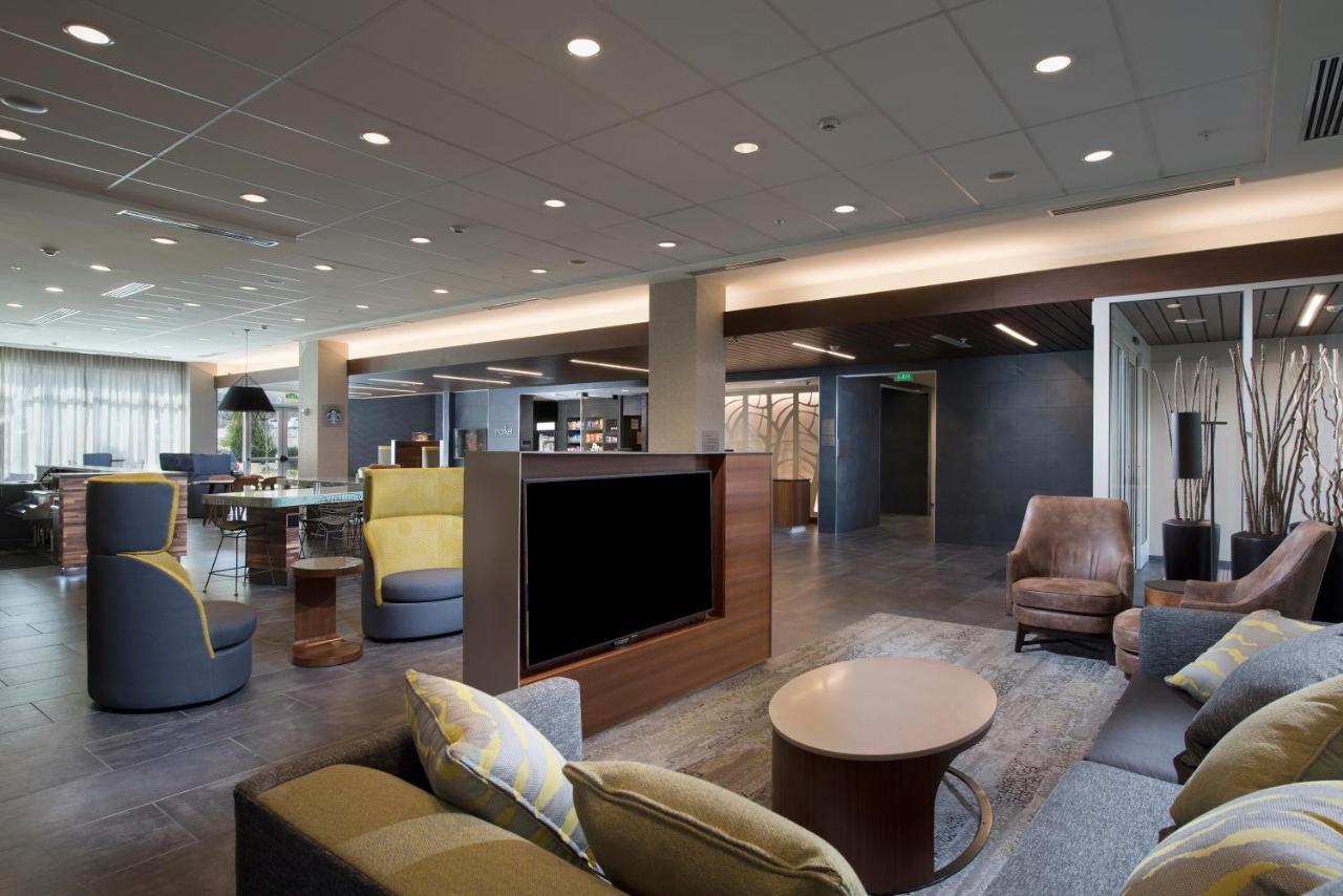 Отель Courtyard By Marriott Atlanta Alpharetta/Avalon Area Экстерьер фото
