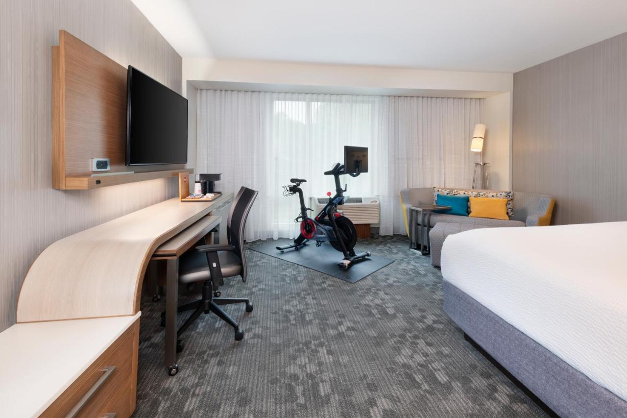 Отель Courtyard By Marriott Atlanta Alpharetta/Avalon Area Экстерьер фото