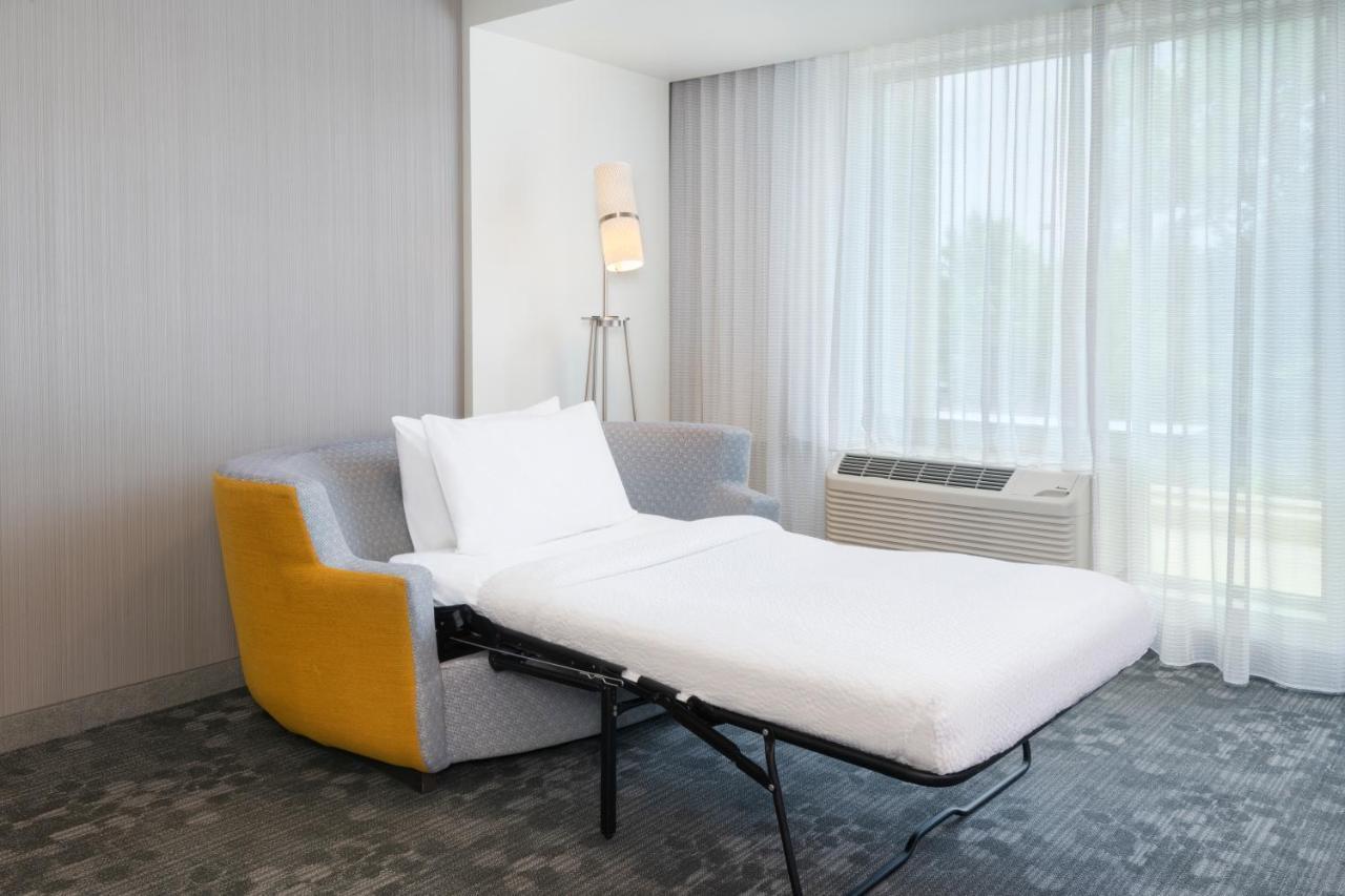 Отель Courtyard By Marriott Atlanta Alpharetta/Avalon Area Экстерьер фото