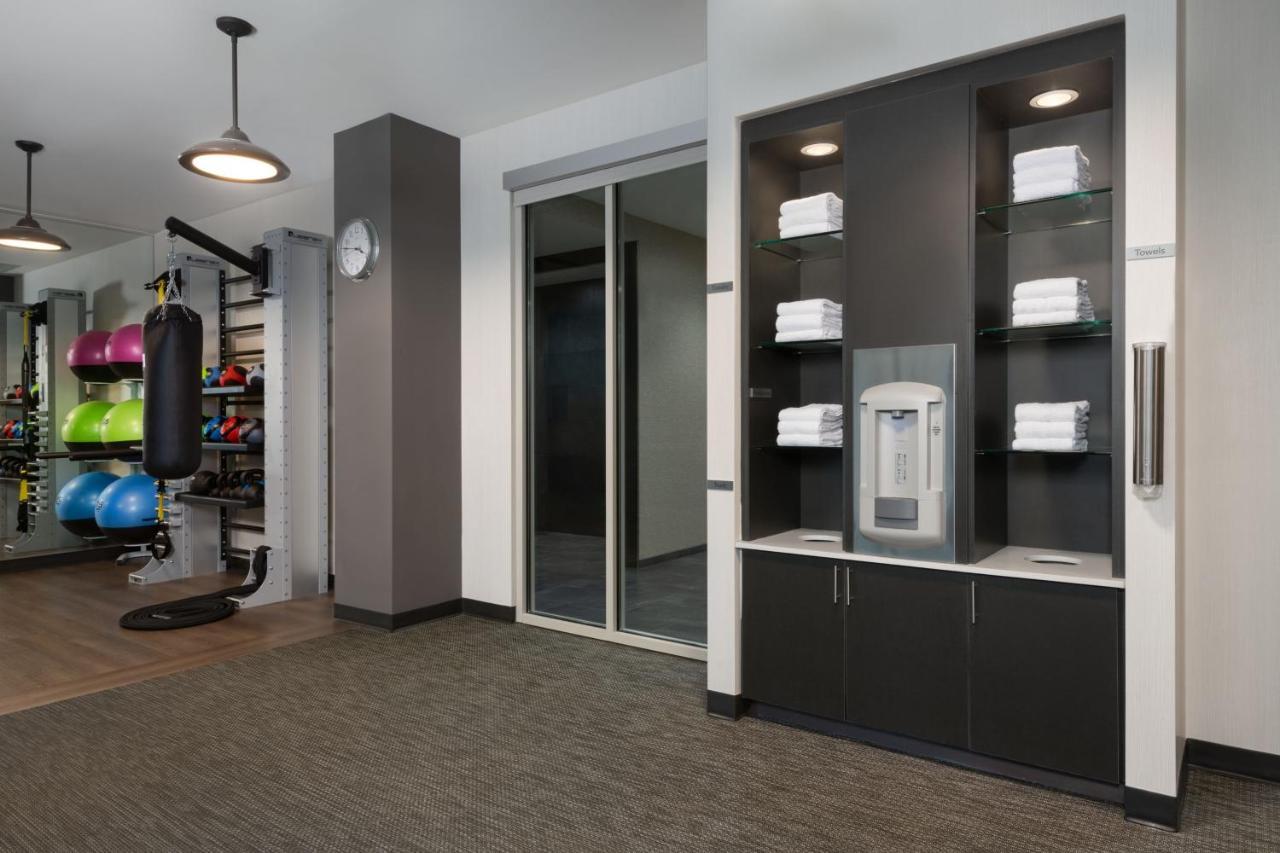 Отель Courtyard By Marriott Atlanta Alpharetta/Avalon Area Экстерьер фото