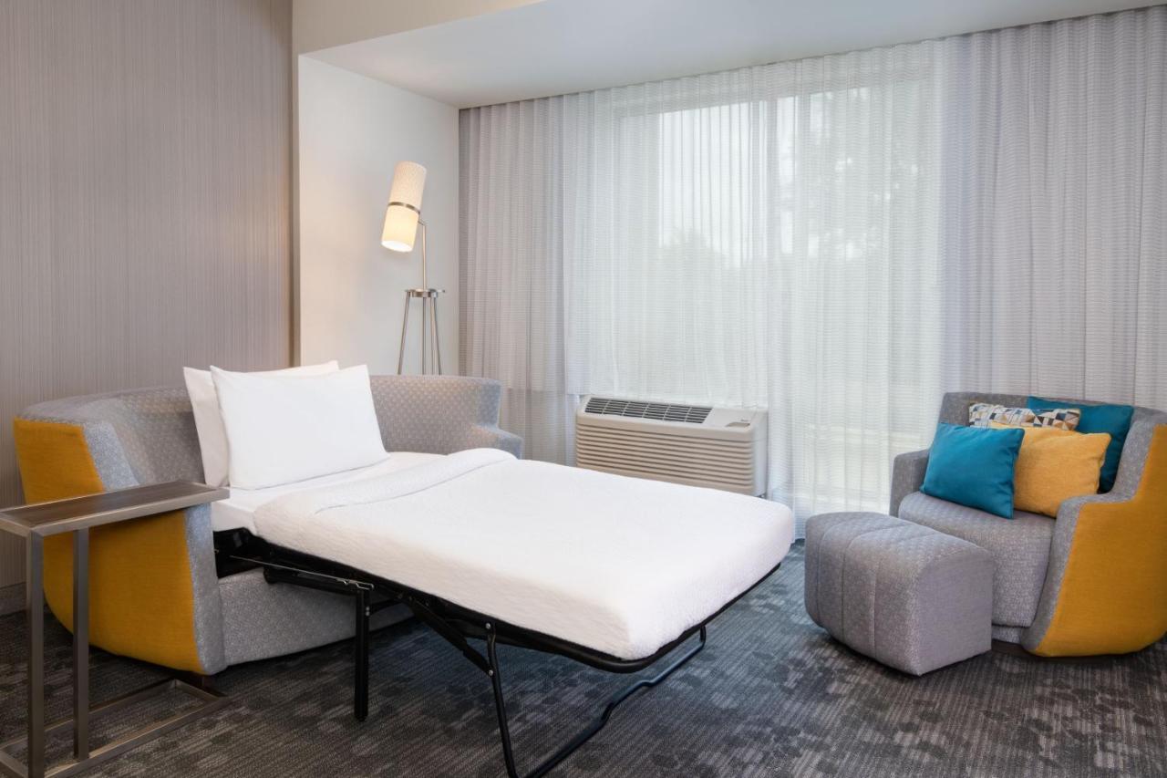 Отель Courtyard By Marriott Atlanta Alpharetta/Avalon Area Экстерьер фото