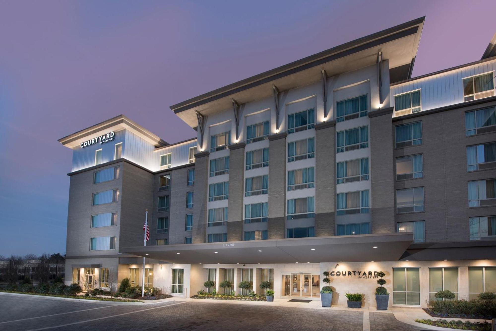 Отель Courtyard By Marriott Atlanta Alpharetta/Avalon Area Экстерьер фото